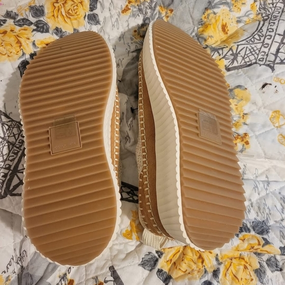 Dolce Vita Cream and Tan Platform Sneakers - Picture 2 of 3
